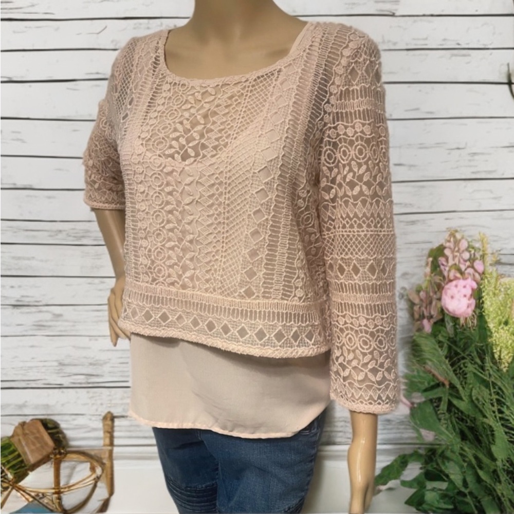 American Eagle Peach lace crop top with built in layering tank